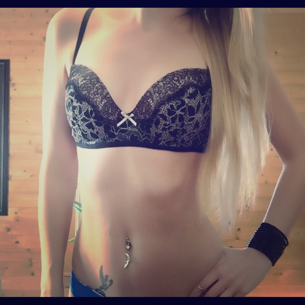 Victoria’s Secret bra 34c